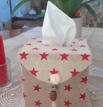 Atelier cartonnage du jeudi 19 mai 2022 : Boîte à mouchoirs carrée