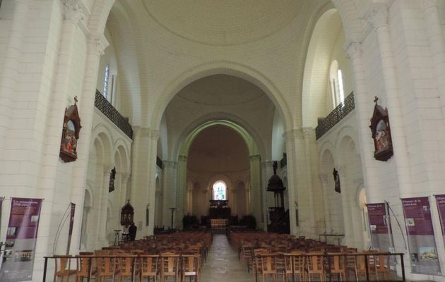 l'intérieur de la cathédrale d'Angoulême