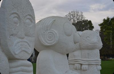 Jardin des Tuileries : FIAC 2017 : "Les statues meurent aussi" Stefan Rinck (2017)