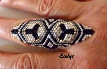 Une bague losange