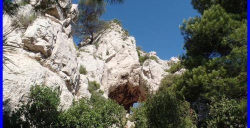 Calanques, la tête du trou du Chat