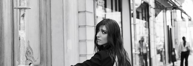 Julia Guez de retour avec la très belle chanson Des Vies à écouter en Lyrics Vidéo