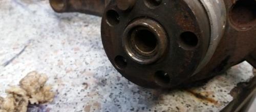 Comment sortir la bague côté volant moteur du vilebrequin d une 2cv