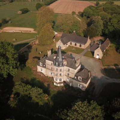 - Quand l'Histoire réuni le château de Beauvais au Puy du Fou.