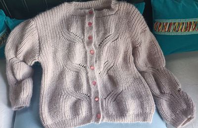 EB - Ma veste vieux rose au tricot...