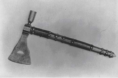 Un tomahawk du début du XIXe siècle.jpg