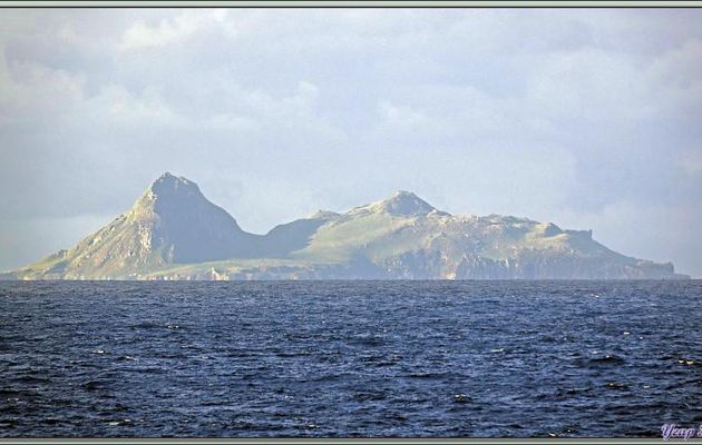 Nous laissons loin derrière les îles Nightingale et Inaccessible - Tristan da Cunha