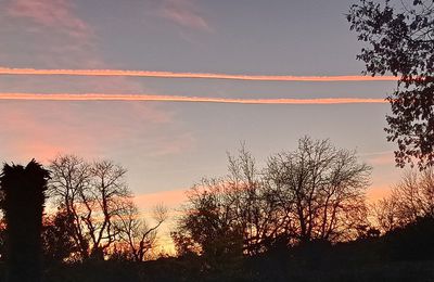 EB - Des trainées blanches dans le ciel...