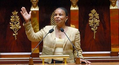La lutte contre le racisme et l’antisémitisme, arme de destruction massive des libertés publiques.