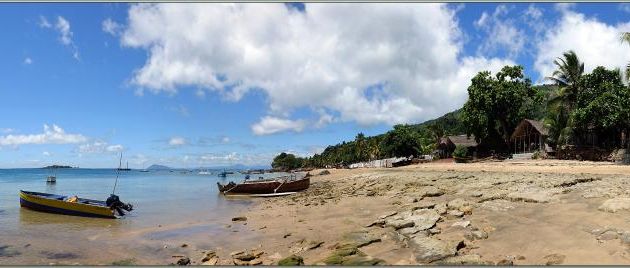 Vues panoramiques de la plage d'Ampangorinana (ou Ampangorina) - Nosy Komba (Nosy Ambariovato) - Madagascar