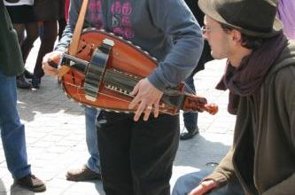 Merci aux musicos de les avoir accompagnés ...en musique