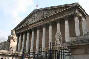 Vin, fleurs, salaires: les dépenses cachées de la présidence de l'Assemblée