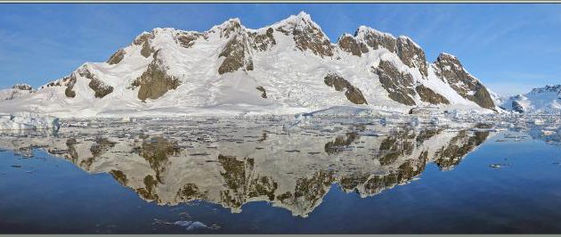 08/03/2022 : le mystère des panoramas de Booth Island, avec le navire Commandant Charcot, vues prises à partir de la Baie Salpêtrière - Péninsule Antarctique