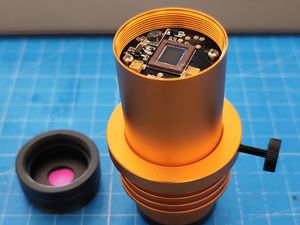 Remontage du capteur: il est 2mm plus haut ! La fenêtre se visse sans soucis et le capteur est effectivement plus proche.