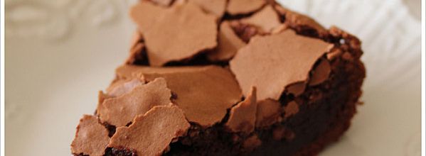 Moelleux mousseux au chocolat & crème anglaise à la vanille.