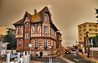 Dans les rues d'Etretat - Seine-Maritime