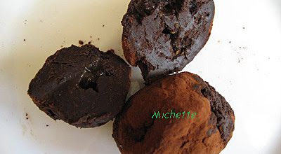 Truffe au chocolat noir, coeur d'abricot au miel