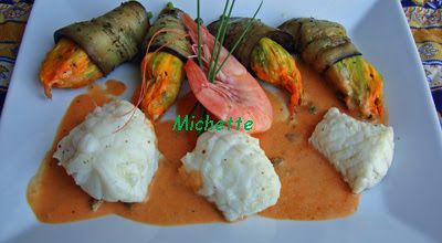 Aubergine et fleur de courgette aux crevettes, lotte sauce à l'anis