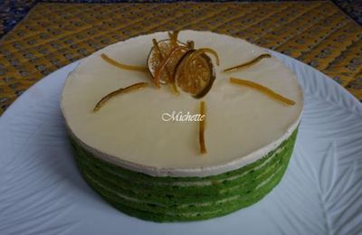 Gâteau d'anniversaire décoré aux deux biscuits, bavarois aux deux citrons et vanille