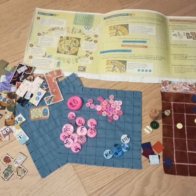 Un jeu de société fait maison.