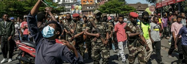 Comment en finir avec un pouvoir despotique déconnecté des réalités: la recette malgache en trois temps