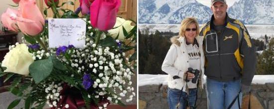 Après sa mort, il continue d'envoyer des fleurs à sa femme