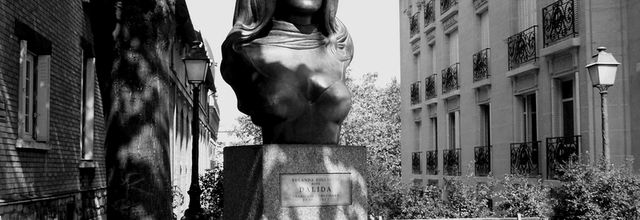 Montmartre : La place Dalida