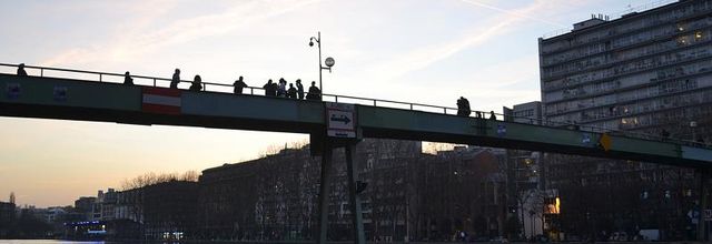 Canal de l'Ourcq, Bassin de la Villette : La passerelle de la Moselle