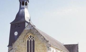 Eglise Saint-Médard de Torcé, découverte d'une crypte sous l'autel. (Maire Mr Michel Desrues)