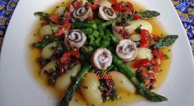 Mini roulé de sole, asperges, p de terre et sauce vierge