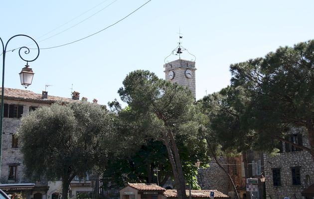 TOURRETTES-SUR-LOUP (Alpes-Maritimes - 06)
