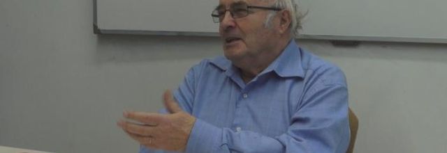 François Brunet témoigne de son action comme infirmier militaire et dénonce encore aujourd'hui le dévoiement de l'armée française en Algérie.
