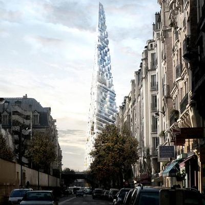 Delanoë sort son triangle du coffre.