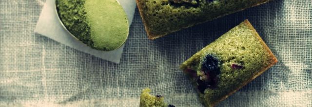 Financiers au thé matcha & aux fruits rouges 