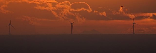 Canigou 2024 : Deux pics se dressent sur la Méditerranée