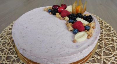 Cheesecake léger aux cerises et myrtilles