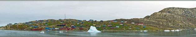 Panoramas sur Kullorsuaq, 74° 35′ 00″ Nord, 57° 12′ 00″ Ouest,  vu du pont de l'Austral - Upernavik - Groenland