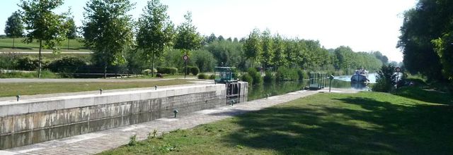 L'Ecluse sur le canal de la Somme 