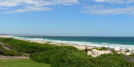 La plage immense de Hawk Nest...