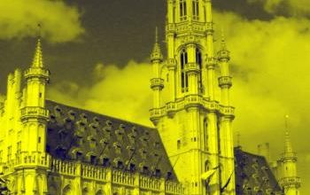 La Grand-Place de Bruxelles retrouve un vrai sapin cette année