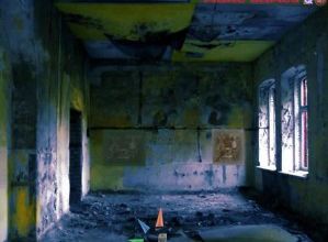 Collapsed navy house special edition soluce