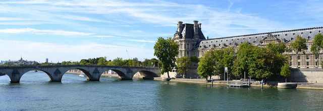  Le Pont Royal : Le quartier Palais Royal - Louvre