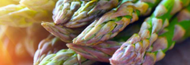C'est la saison, les asperges vertes, blanches, et violettes