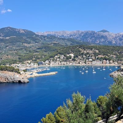 un tour au phare de soller avec le drone et plouf plouf dans la grande bleue 