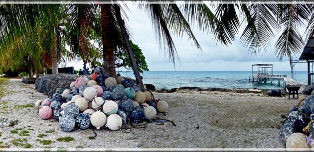 Entre deux rincées, balade vers Rotoava, le seul village de Fakarava - Tuamotu - Polynésie française