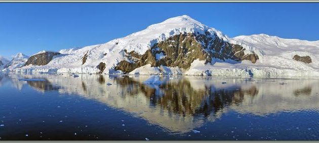 21 février, 20 heures, au coucher de soleil: nous quittons Paradise Bay (Baie du Paradis) en passant par Gerlache Strait (Détroit de Gerlache) - Péninsule Antarctique