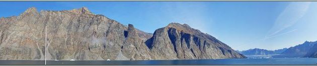 Entrée dans le passage entre le continent (à gauche), et l'île Upernivik (à droite) - Navigation entre Karrat Island et Ilulissat - Groenland