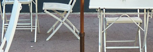 Vu dans l'Est / Chaises et sièges d'ici / 8...