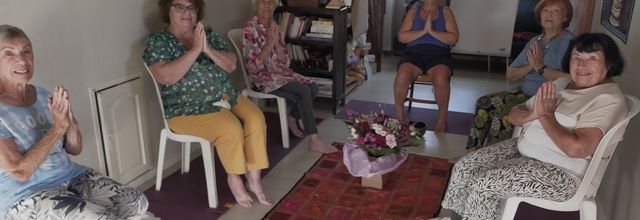 Yoga sur chaise : une fin de saison conviviale à Canta Vent