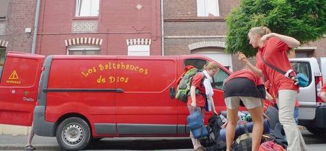 JMJ : les saltimbanques de Dieu font voyager les mots vers Madrid -La Croix